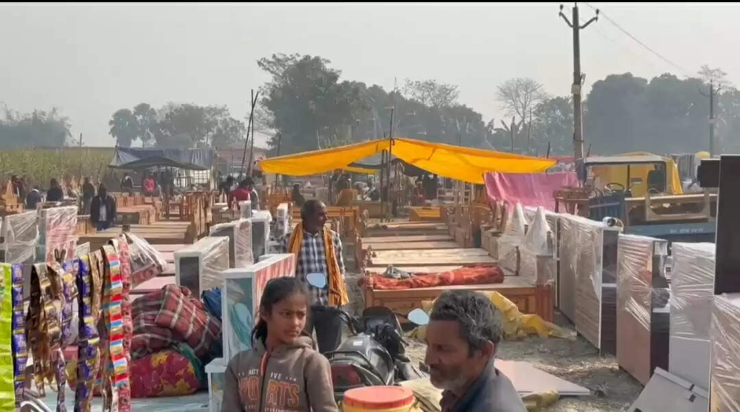 तरैया स्थित भलूआ का खिचड़ी मेला&nbsp;लकड़ी के सामानों के लिए प्रसिद्ध