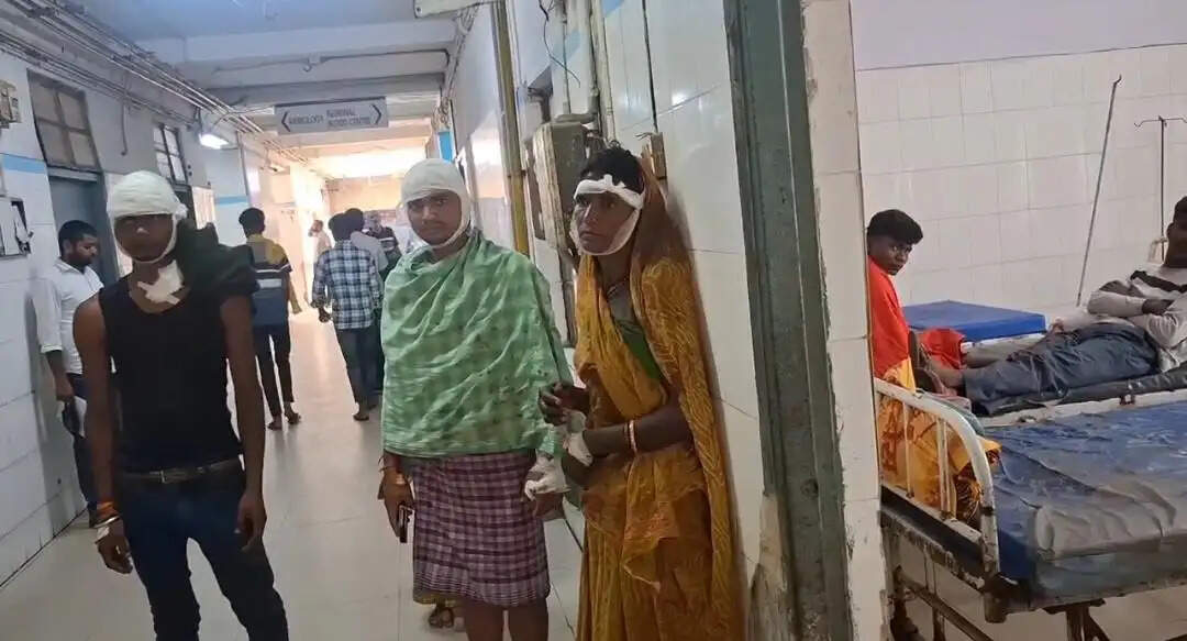 चोरी को लेकर मारपीट, तीन लोग घायल