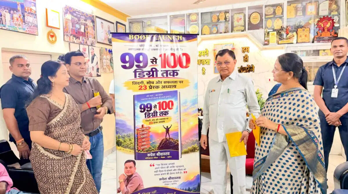 कोरबा में मंत्री लखन लाल देवांगन ने किया पुस्तक ‘99 से 100 डिग्री तक’ का विमोचन