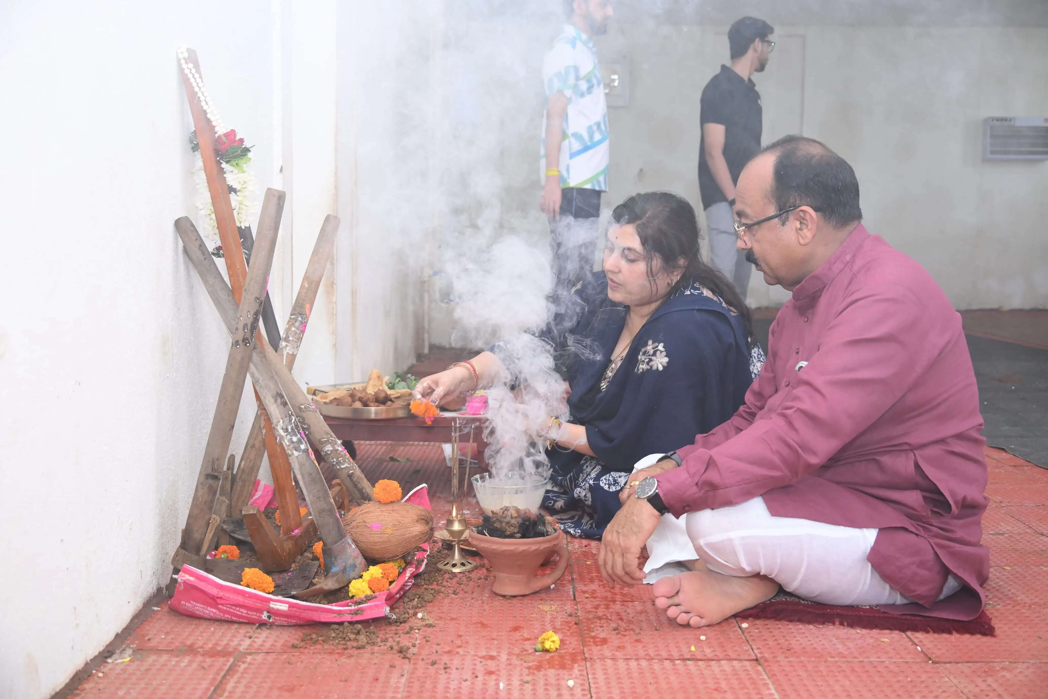 रायपुर : हरेली तिहार पर उप मुख्यमंत्री अरुण साव ने की गौ माता व कृषि औजारों की पूजा-अर्चना