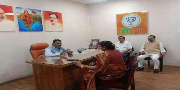 भाजपा प्रदेश कार्यालय में कैबिनेट मंत्री तुलसीराम सिलावट ने सुनीं कार्यकर्ताओं की समस्याएं