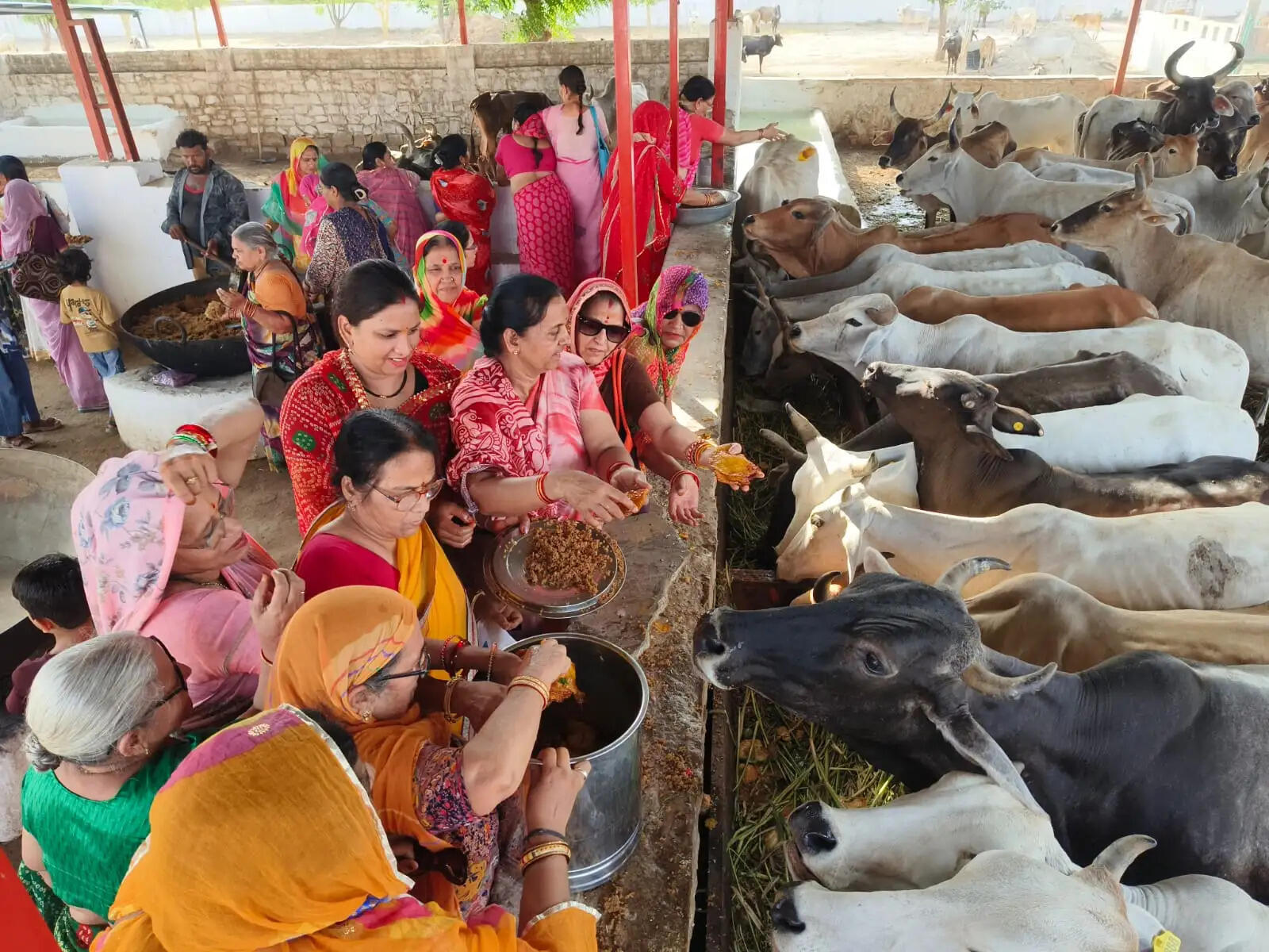 अधिकमास संपन्न, शुभ कार्य शुरू, मंदिर सजे, दान-पुण्य किया