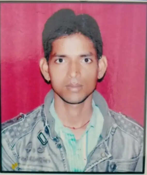 शराब की लत को लेकर पत्नी से विवाद, हाईवे किनारे पेड़ पर फंदे से लटका मिला राजमिस्त्री