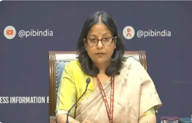 देश में पेट्रोल, डीजल और कच्चे तेल का पर्याप्त स्टॉक, एलपीजी की सप्लाई स्थिर: सरकार