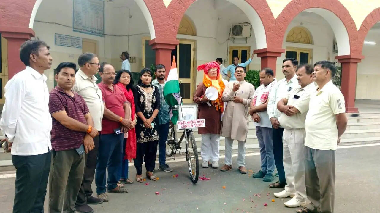 दतिया से दिल्ली तक की साईकिल यात्रा पर निकले रोशन सिंह