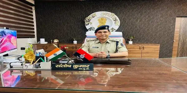 कोढ़ोबाड़ी थाने के अपर थानाध्यक्ष निलंबित, वाहनों को बिना कार्रवाई छोड़ने का आरोप