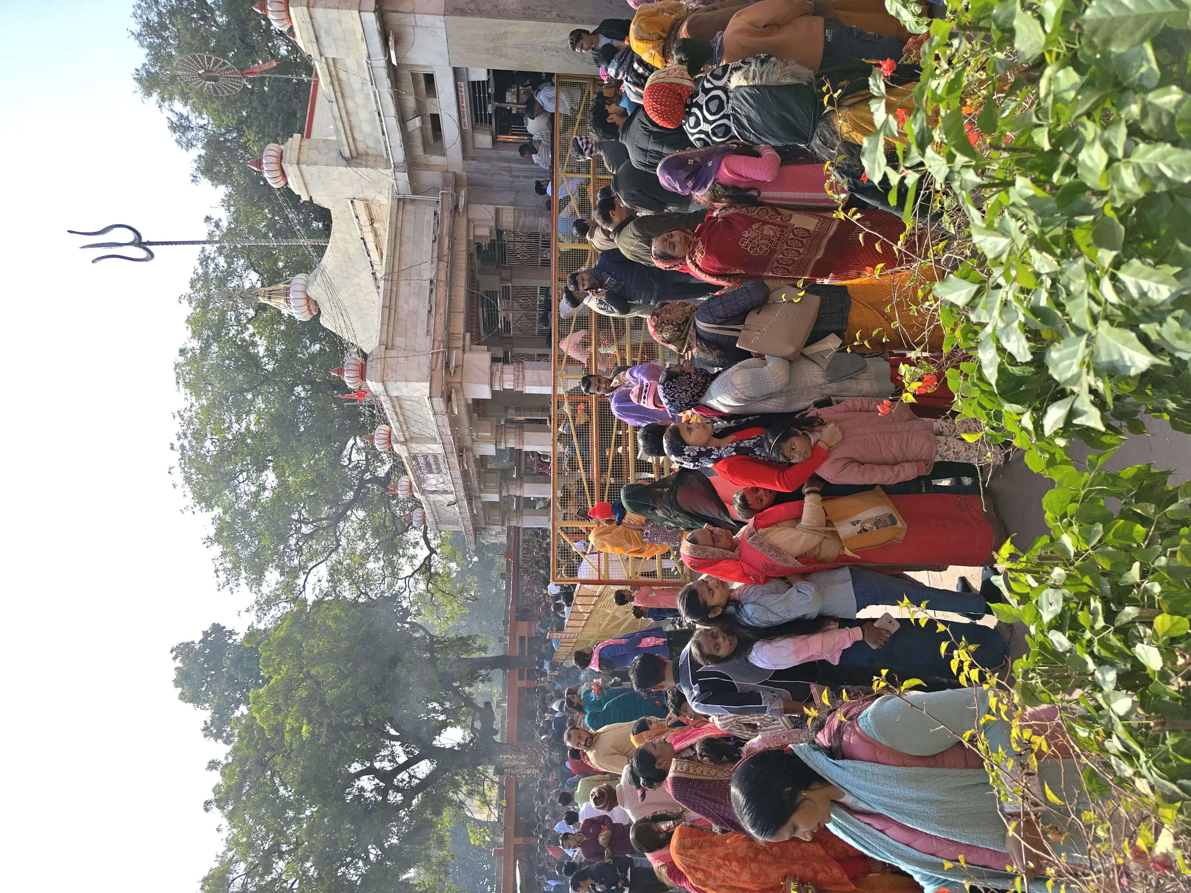 शक्तिपीठ देवी पाटन में उमड़ा आस्था का सैलाब, श्रद्धालुओं ने मां का लिया आशीर्वाद