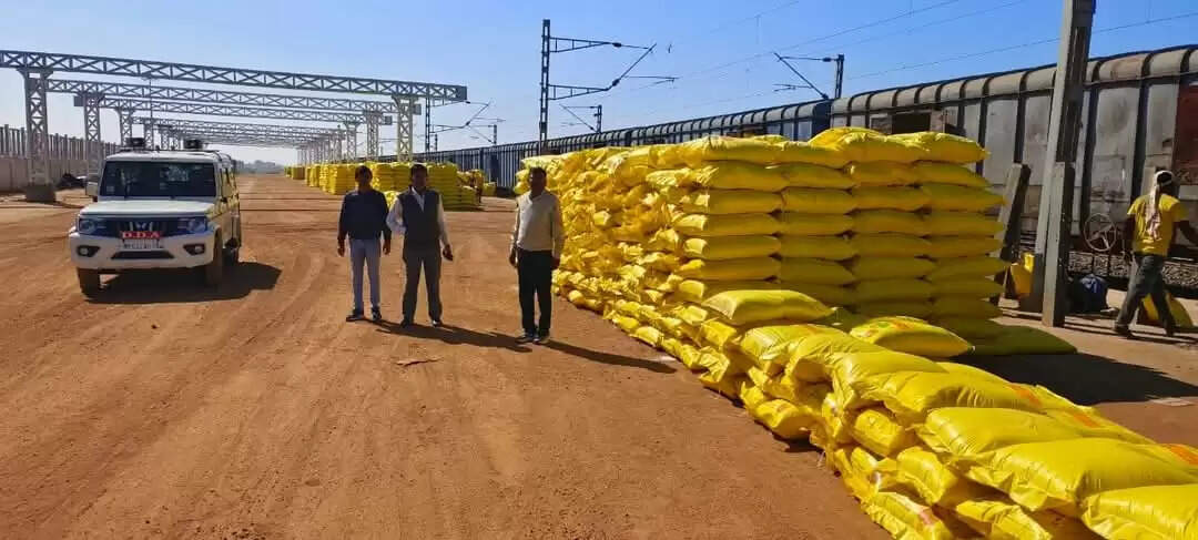 सिवनीः किसानों को राहत, रैक प्वाइंट पर पहुँची 2395 मीट्रिक टन यूरिया, जल्द होगा वितरण