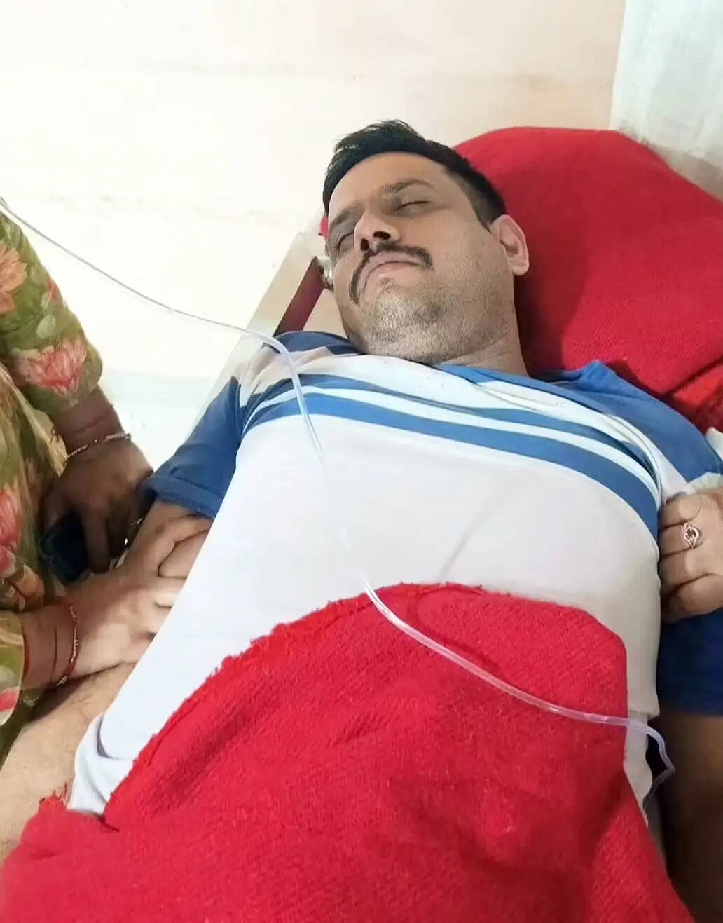 नेरचौक मेडिकल कॉलेज में नौकरी से हटाए गए 13 आउटसोर्स वार्ड ब्वाय, एक ने किया आत्महत्या का प्रयास