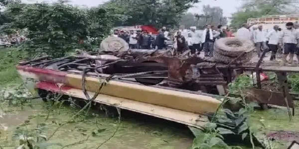 (अपडेट) मप्र के रीवा में बेकाबू बल्कर ने बस को मारी टक्कर, 5 की मौत और 20 से अधिक घायल