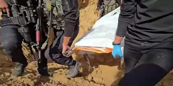 हमास ने तीन बंधकों के शव इजराइल को सौंपे