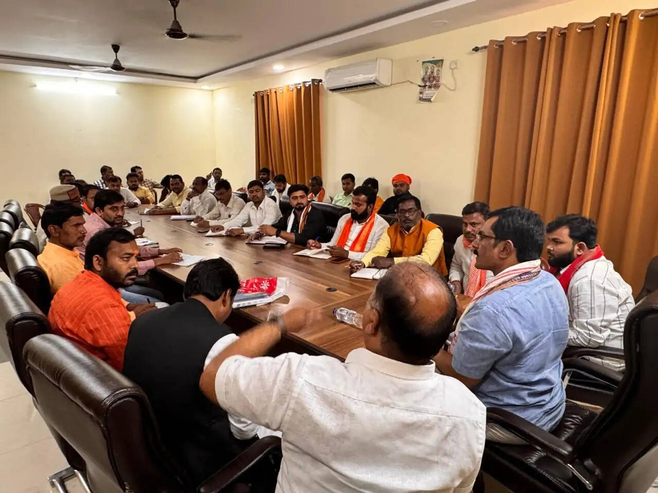 बिना किसी भेदभाव के हर वर्ग को जोड़ने का प्रयास करें : डॉ अजय कुमार सिंह