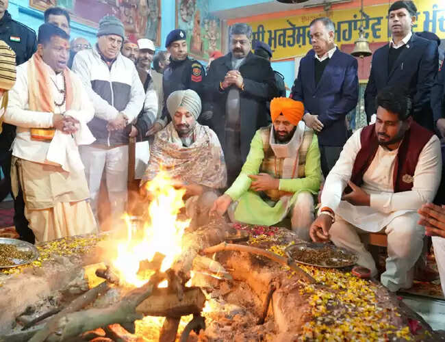 हरियाणा के मुख्यमंत्री ने लुधियाना के चरण कंवल साहिब गुरुद्वारा में माथा टेका