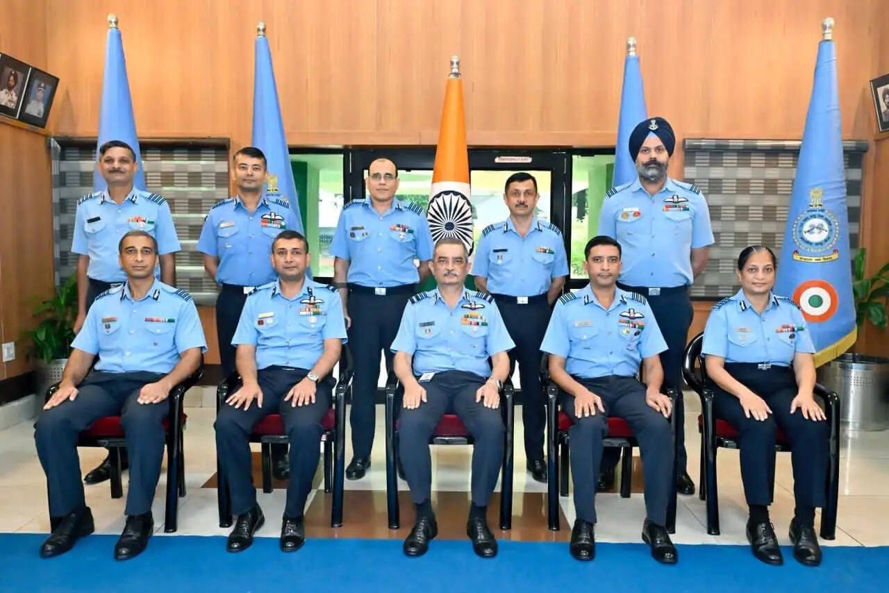 एओसी-इन-सी ने वायुसेना स्टेशन बमरौली की परिचालन तैयारियों का लिया जायजा