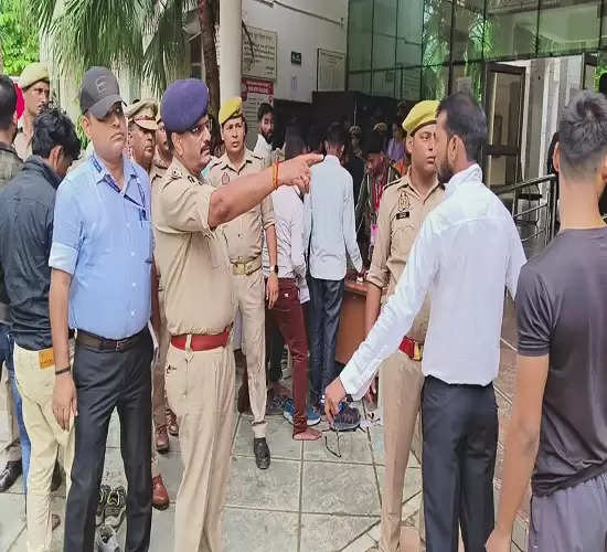 कानपुर में तीसरे दिन कड़ी सुरक्षा में जारी है पुलिस आरक्षी भर्ती परीक्षा