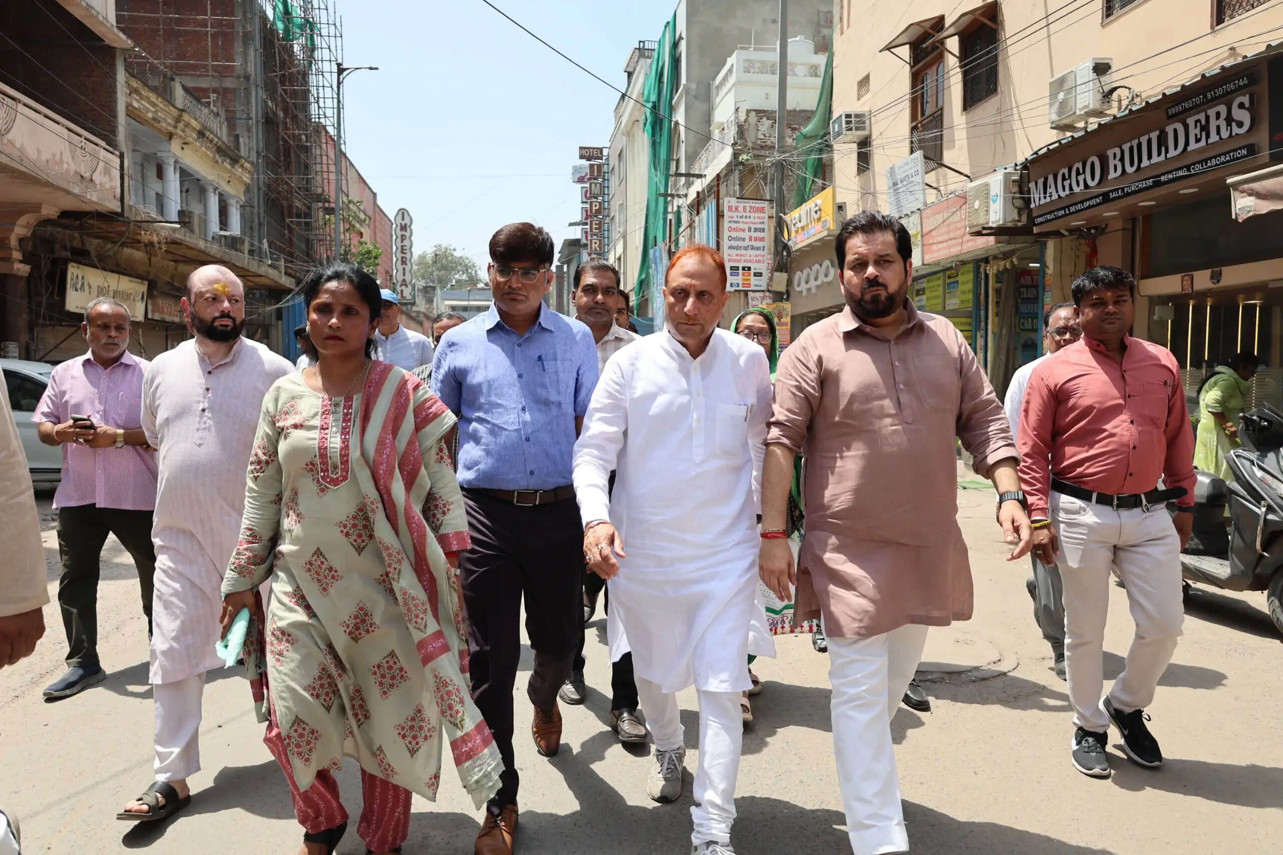 महापौर ने सफाई व्यवस्था एवं विकास कार्यों का जायजा लेने के लिए करोल बाग जोन में किया निरीक्षण