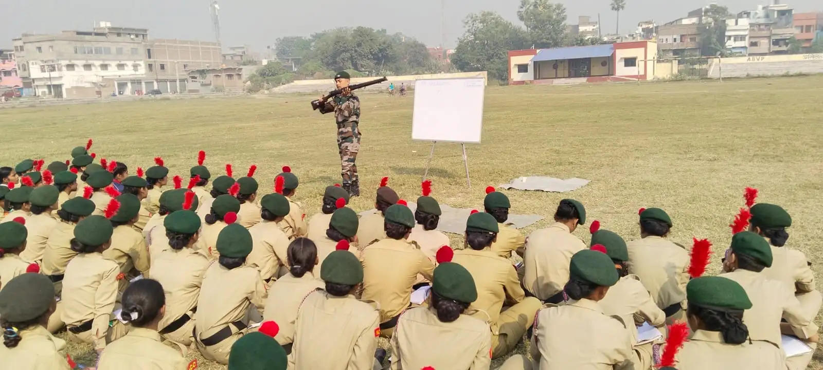 एनसीसी कैडेटो को अग्निवीर के रूप में सेना से जुड़ने का दिया गया टिप्स