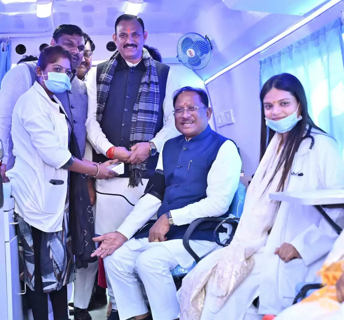 रायपुर : मुख्यमंत्री साय ने 57 मोबाइल मेडिकल यूनिट वाहनों को दिखाई हरी झंडी