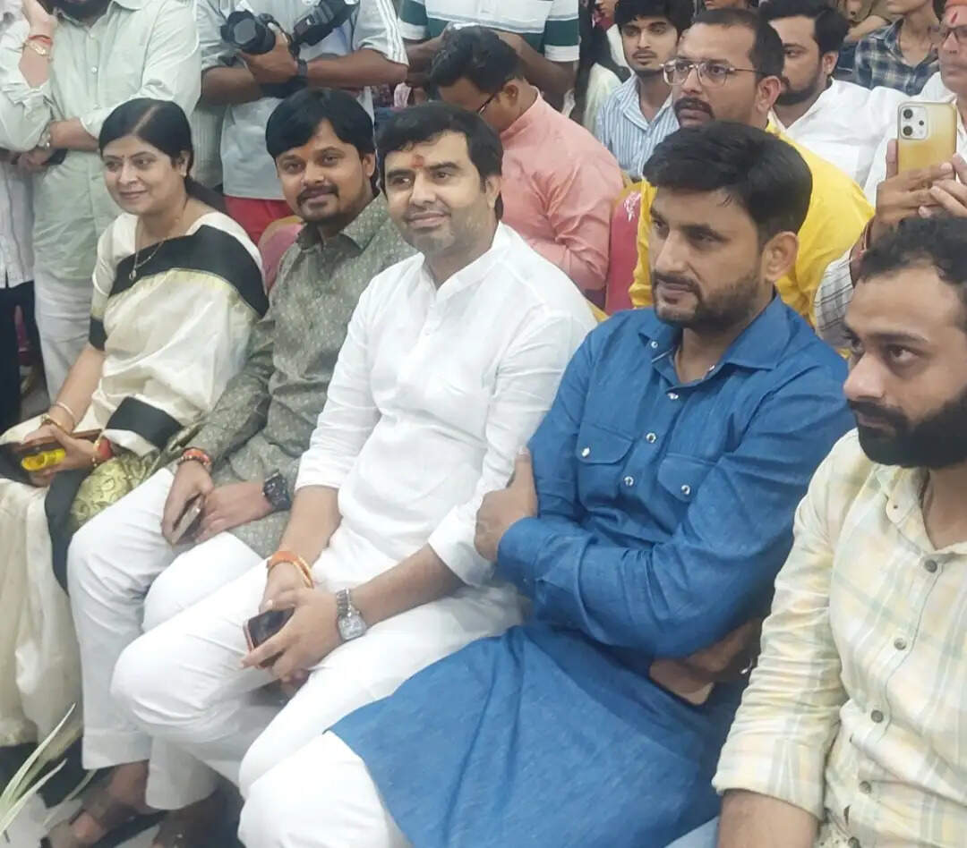 युवा संवाद में बोले नीरज सिंह-लक्ष्य तय कर आगे बढ़ें, सेवा भावना को जीवन का हिस्सा बनाएं
