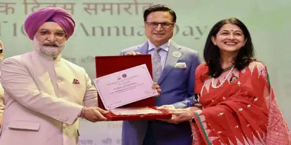 उपराज्यपाल तरनजीत सिंह संधू एसआरसीसी के शताब्दी समारोह में हुए शामिल