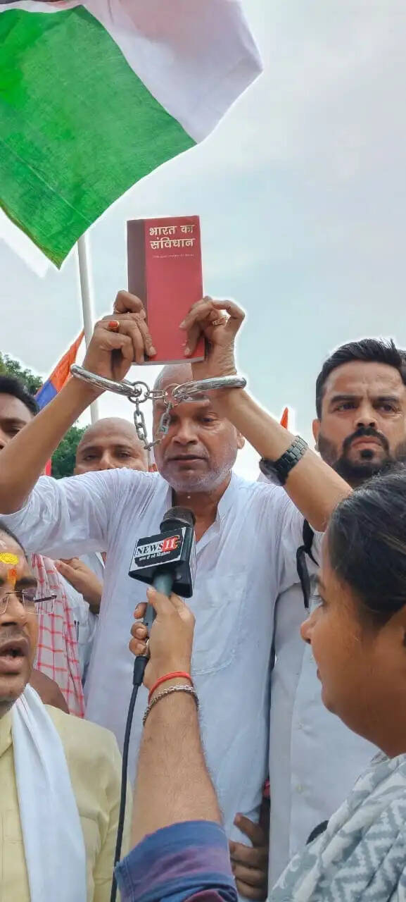 बिहार प्रदेश कांग्रेस कमिटी के द्वारा किया गया राजभवन मार्च, मुख्य चुनाव आयुक्त ज्ञानेश कुमार के इस्तीफे की मांग