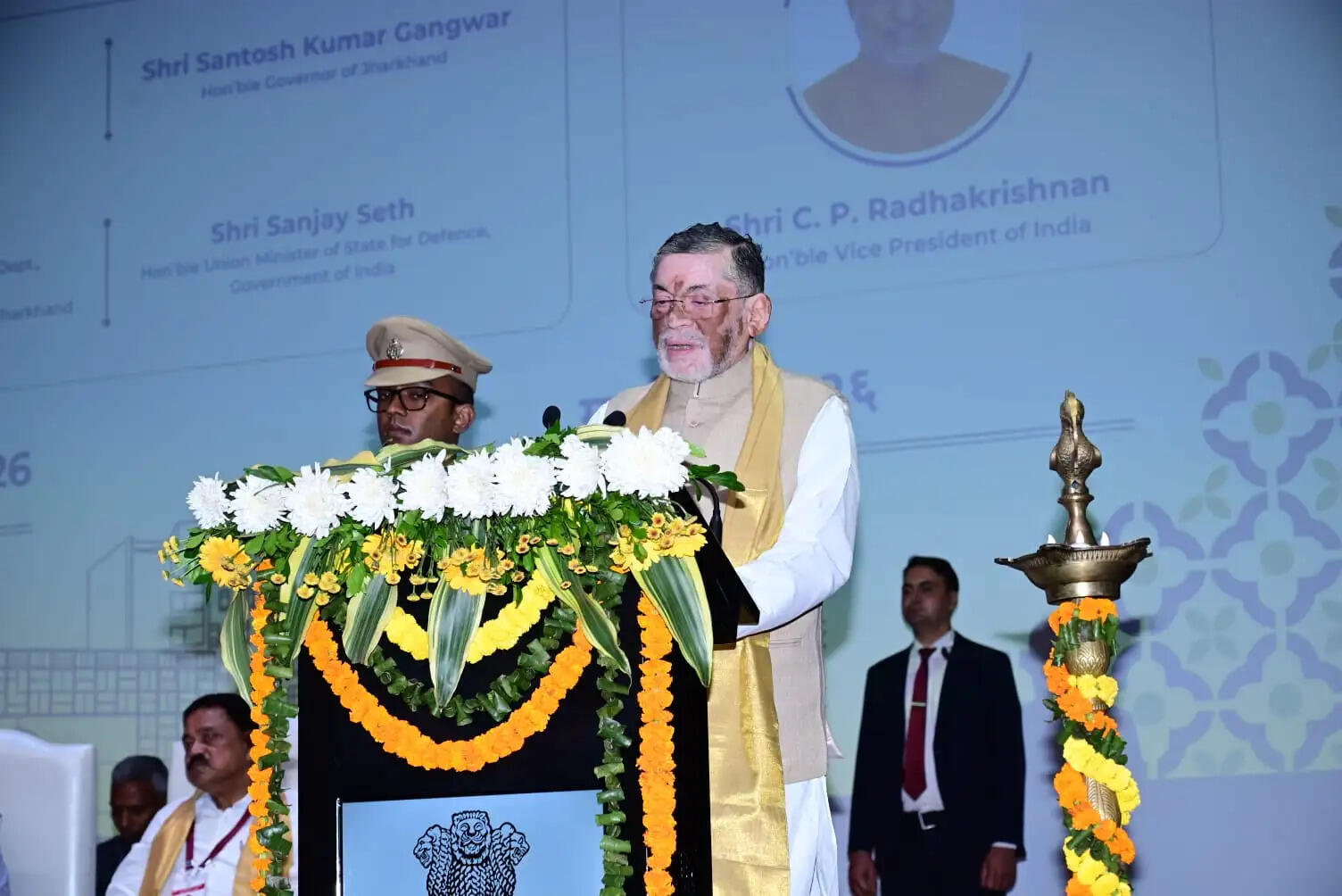 प्रबंधन शिक्षा को बोर्डरूम और बैलेंस शीट से बढ़ना चाहिए आगे : उपराष्ट्रपति