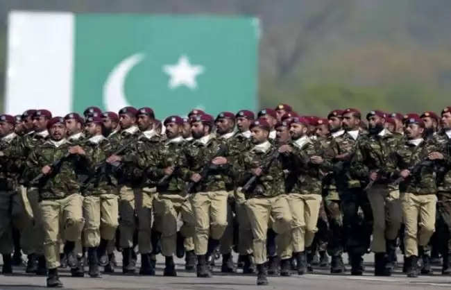सर्वेक्षण : पाकिस्तान में सेना को सबसे भरोसेमंद संस्था की रेटिंग