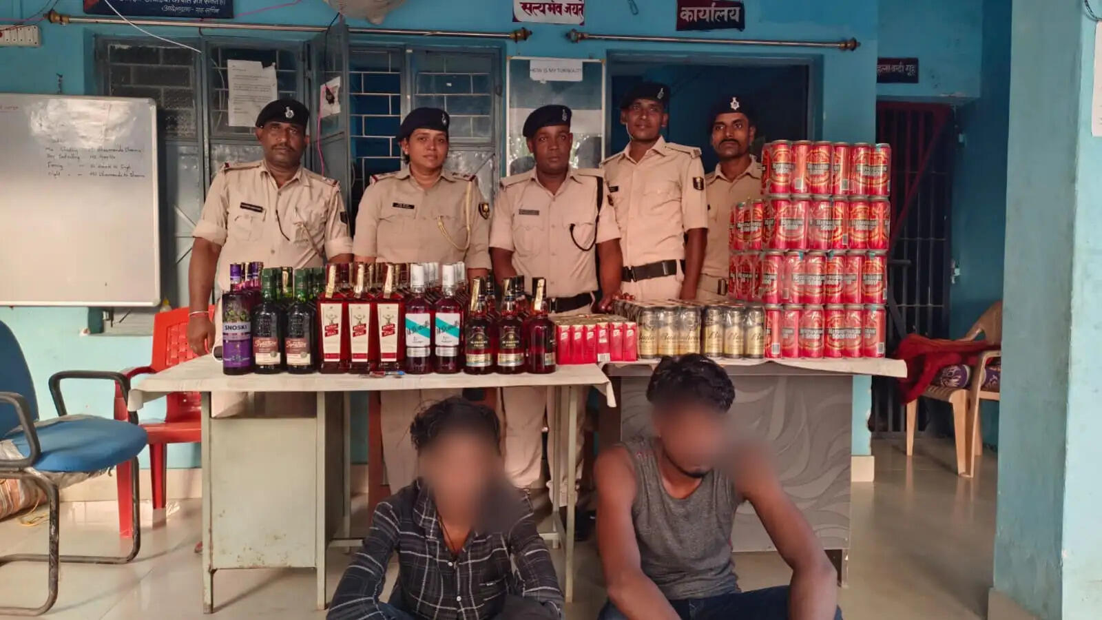 सुखानी में 136 लीटर विदेशी शराब बरामद, दो तस्कर गिरफ्तार