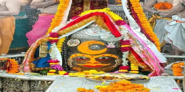 उज्जैन:&nbsp;महाकाल के जटाधारी स्वरूप में दर्शन, भस्म अर्पित कर हुआ राजा श्रृंगार, शेषनाग मुकुट-मुंडमाला से सजे बाबा