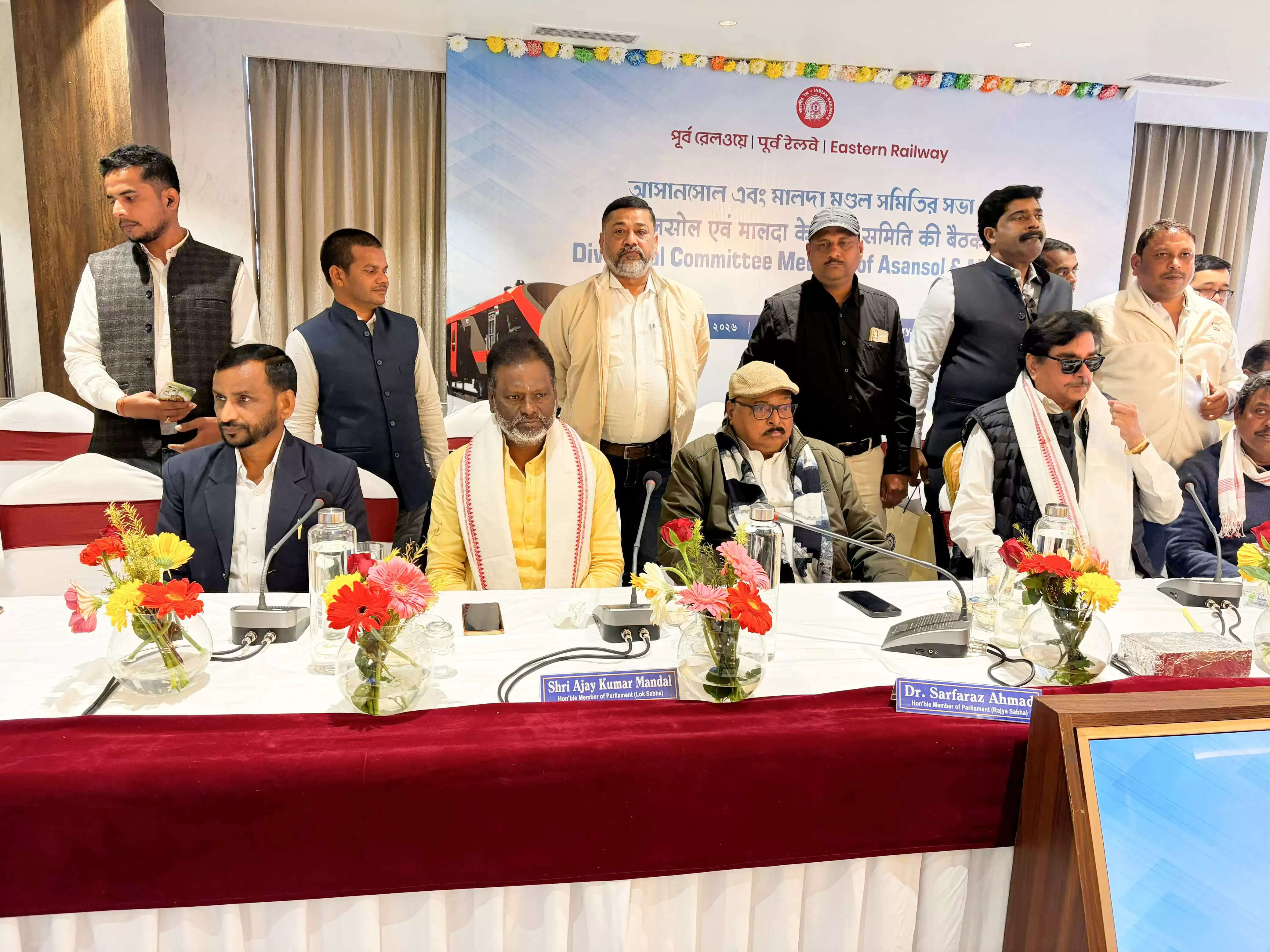 रेल मंडल संसदीय समिति की बैठक में शामिल हुए सांसद