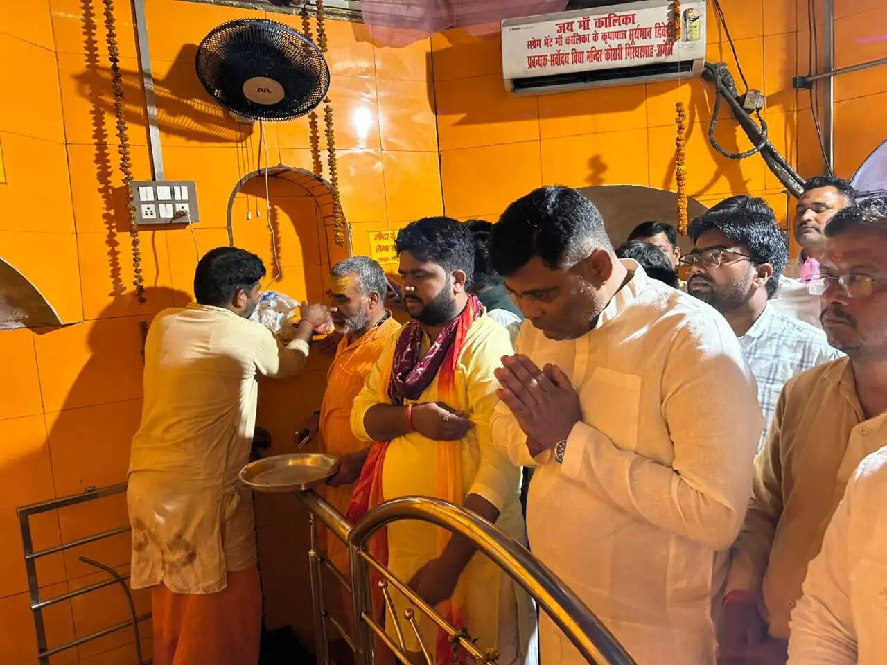 पूर्व केंद्रीय मंत्री स्मृति ईरानी का धूमधाम से मनाया गया जन्मदिन।