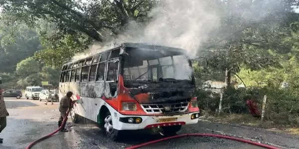 माता वैष्णो देवी के पवित्र मंदिर से लौट रही एक बस में लगी आग, बाल-बाल बचे यात्री उप