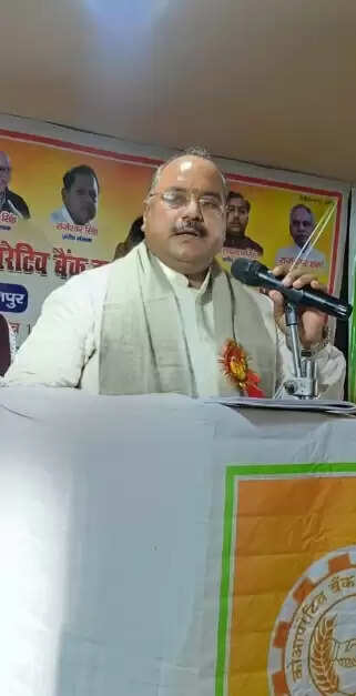 वाराणसी में संघ प्रचारक मनोज ने दीप प्रज्वलित कर शुरू किया दो दिवसीय प्रांतीय अधिवेशन