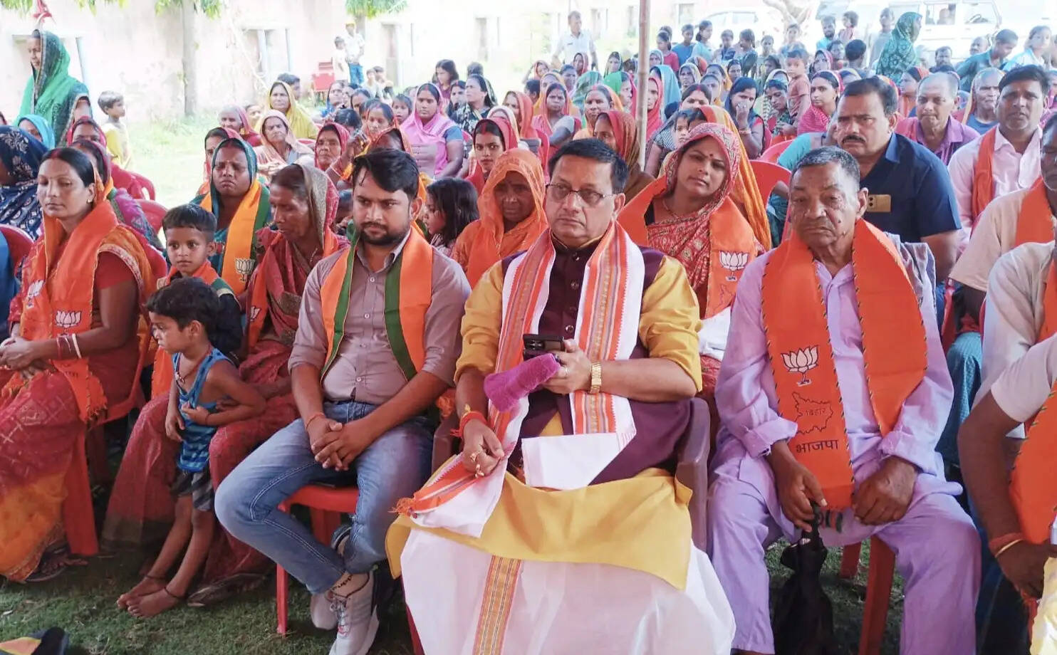 बिहपुर विधानसभा में जगह जगह सुना गया पीएम की मन की बात