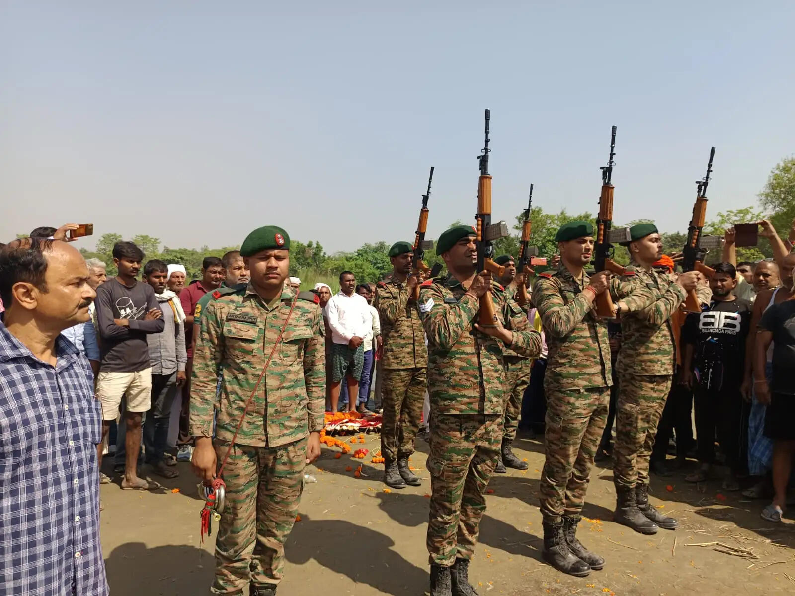 सैनिक सम्मान के साथ हुआ सेना जवान का अंतिमसंस्कार