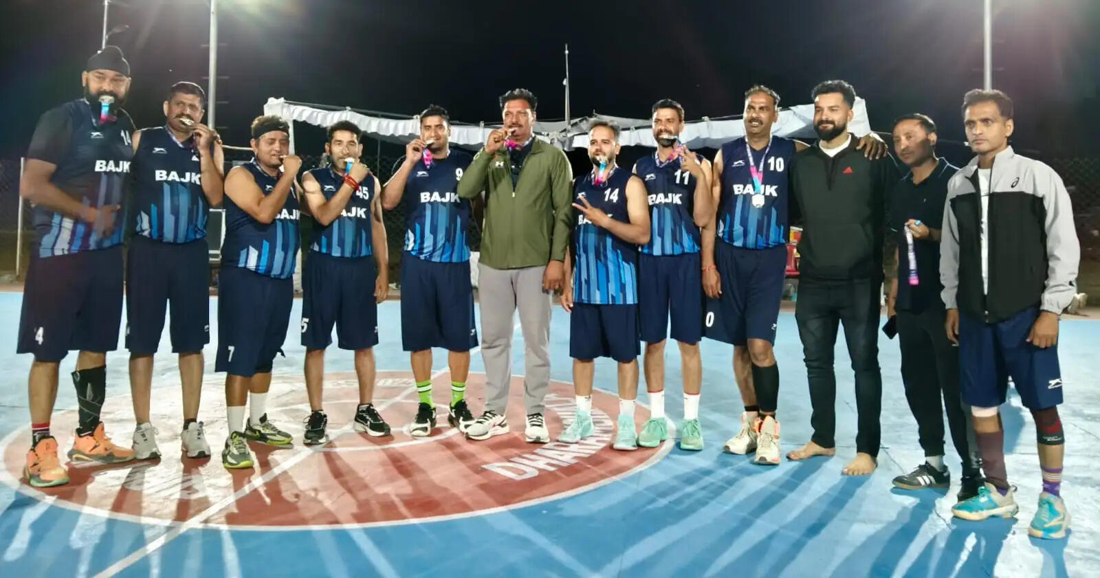 जम्मू-कश्मीर मास्टर्स बास्केटबॉल टीमों ने 7वें मास्टर्स नेशनल गेम्स में स्वर्ण और रजत पदक जीते