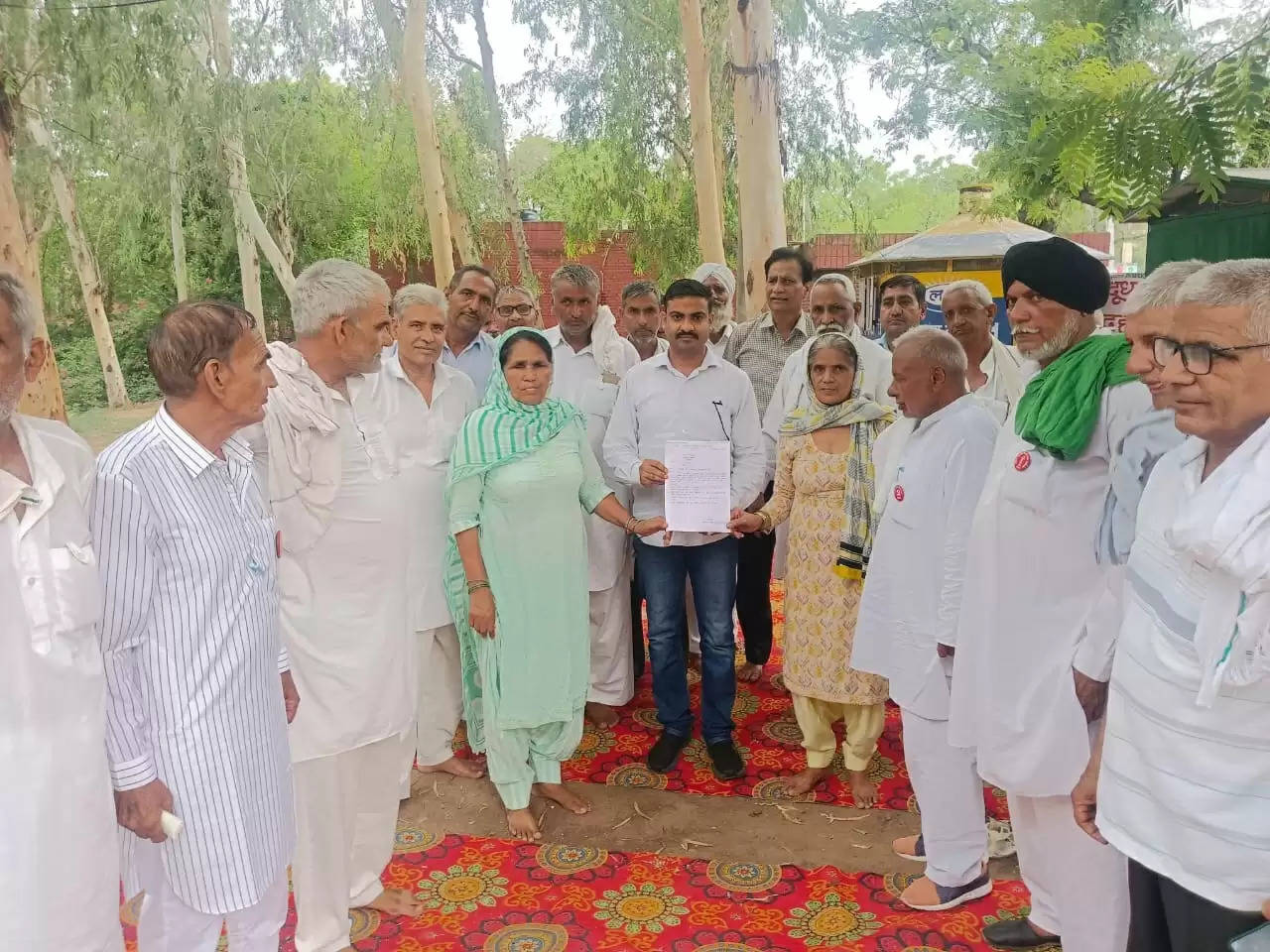 जींद: ओलावृष्टि से बर्बाद फसलों व अन्य मुद्दों को लेकर किसान सभा ने दिया धरना