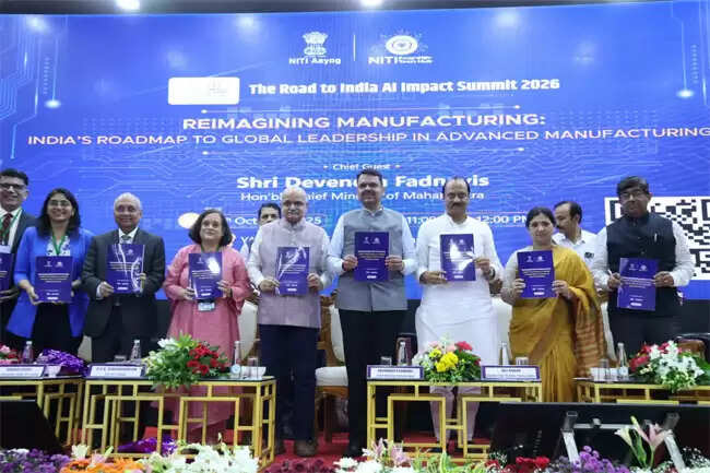 केंद्र सरकार की तर्ज पर महाराष्ट्र में शुरु होगा 'राज्य विनिर्माण मिशन' : देवेंद्र फडणवीस