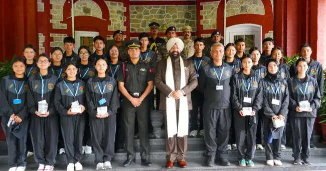 राष्ट्रीय एकता यात्रा पर आए लद्दाख के विद्यार्थियों ने राज्यपाल गुरमीत सिंह से की मुलाकात