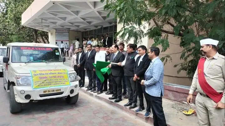 भोपालः नेशनल लोक अदालत 10 मई को, प्रचार रथ को हरी झण्डी दिखाकर किया गया रवाना