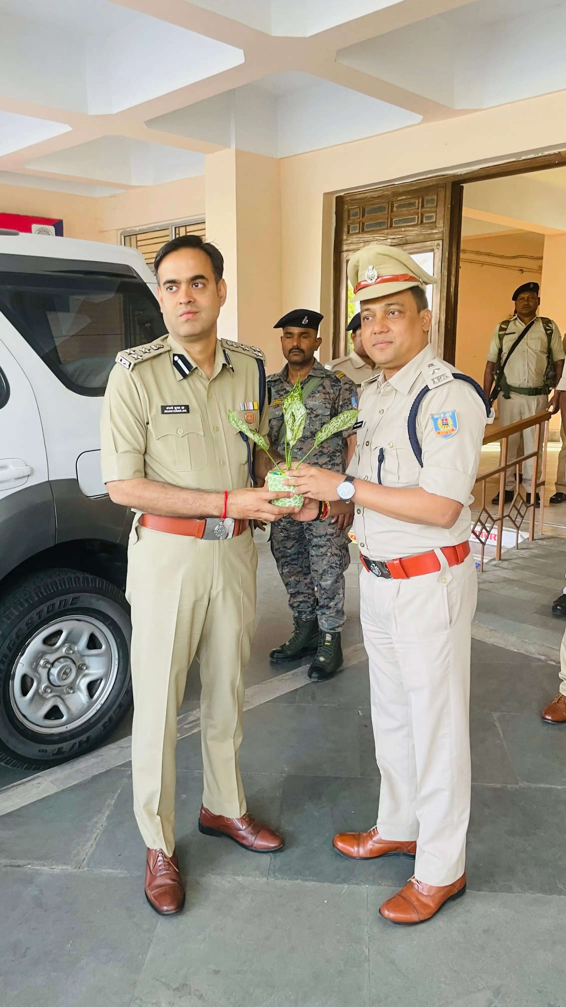 धमकी देने वाले अपराधी और गिरोह को सूचना देने वाले व्यक्ति पर हो कार्रवाई : डीआईजी