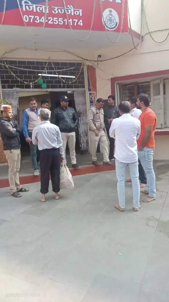 उज्जैन: महाकाल मंदिर में दर्शन करने आए कोल्हापुर के महालक्ष्मी मंदिर के पुजारी को तीन निजी सुरक्षाकर्मियों ने पीटा