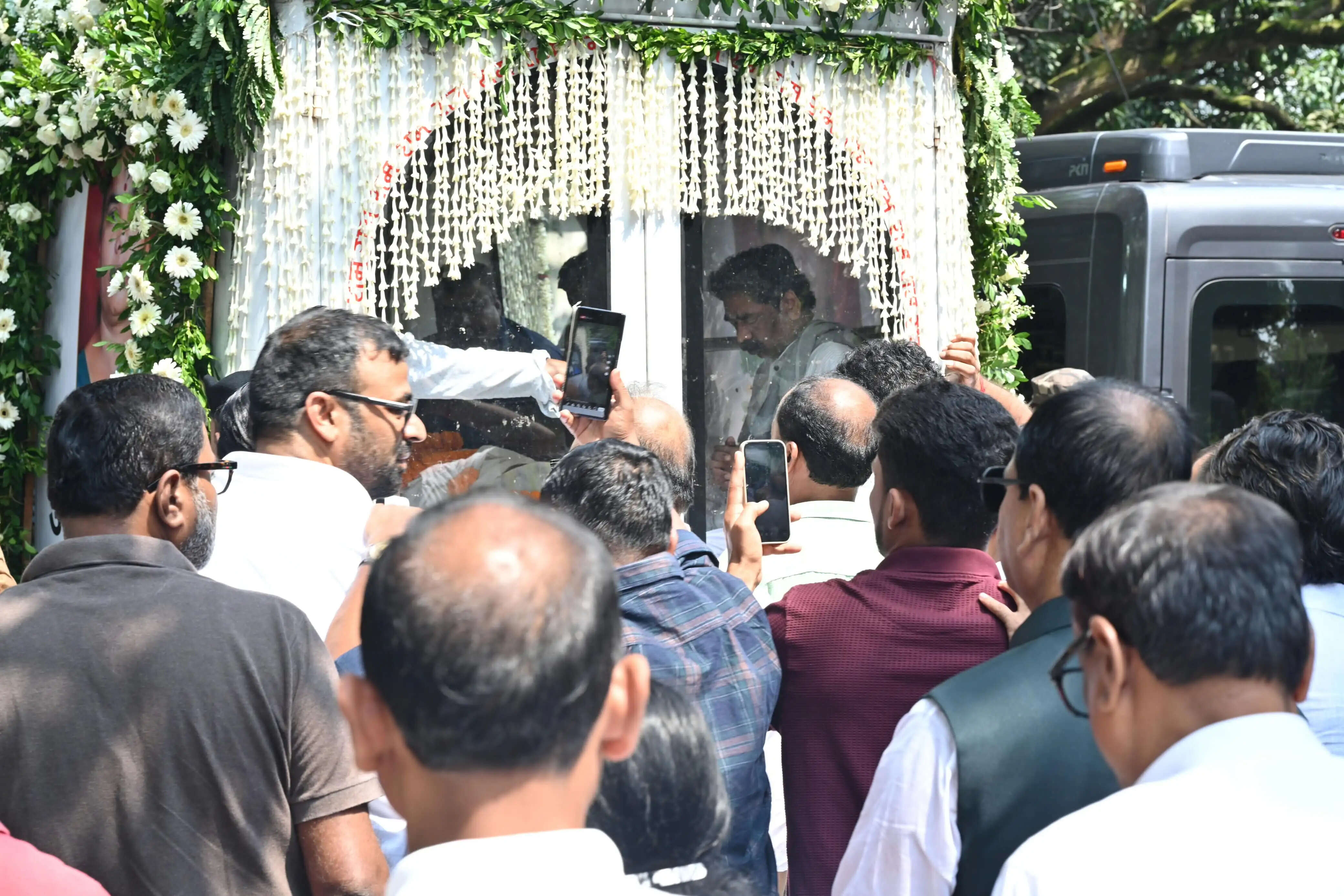 रूपी सोरेन का पार्थिव शरीर अंतिम संस्कार के लिए नेमरा रवाना