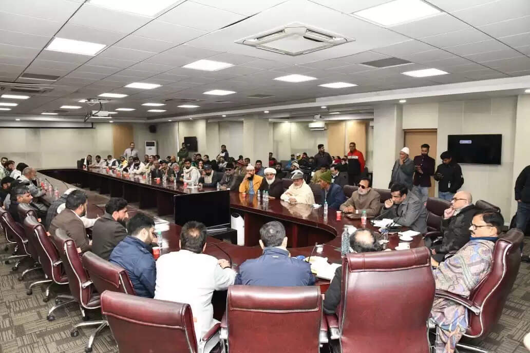 राणा ने अनुसूचित जनजाति अन्य पिछड़ा वर्ग के समुदायों की जमीनी चिंताओं की समीक्षा की