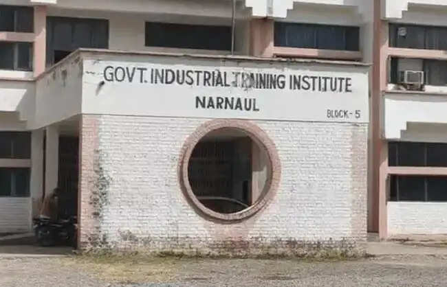 नारनौल: आईटीआई में प्रिंसिपल से अभद्रता पर अनुदेशक निलंबित, अनुदेशिका से मांगा जवाब