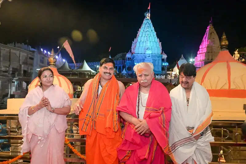 उज्जैनः केंद्रीय मंत्री मनोहर लाल ने बाबा महाकाल की शयन आरती में शामिल होकर लिया दर्शन लाभ