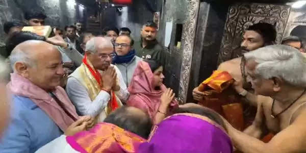 Bihar Governor Rajendra Arlekar and former Delhi Deputy CM Sisedia visited Baba Mahakal.