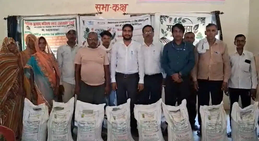 यूएनईपी टीईईबी एग्रीफूड परियोजना के तहत किसानों को ढैंचा बीज वितरण
