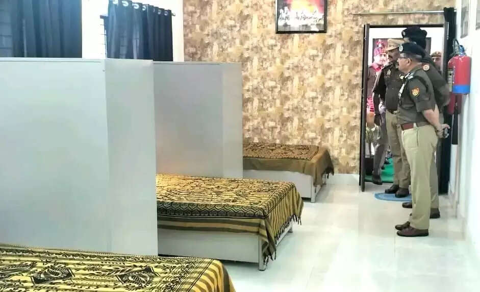 सीतापुर पहुंचे एडीजी लखनऊ जोन सुजीत पांडेय, कहा-जनसेवा के लिए हो प्रभावी पुलिसिंग