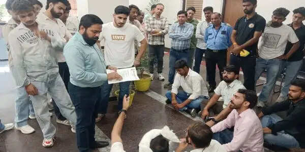 जींद : सीआरएसयू विश्वविद्यालय में एबीवीपी ने खोला कुलसचिव के खिलाफ मोर्चा, फूंका पुतला